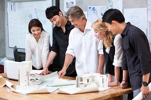 فريق تصميم ذو خبرة مع دعم مهني