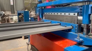 ألواح أسطح ذات تثبيت مخفي لنظام BIPV، YX45-320-960