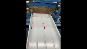 ألواح سقف معدنية