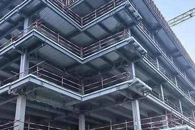 ألواح أرضيات معدنية