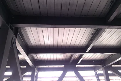 ألواح أرضيات معدنية