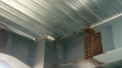 ألواح أرضيات معدنية