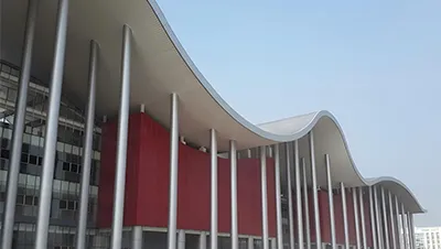 ألواح سقف معدنية