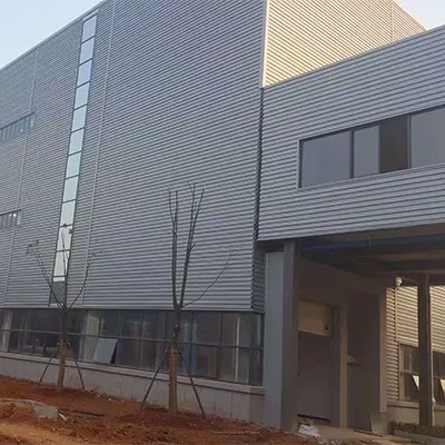 ألواح جدران معدنية