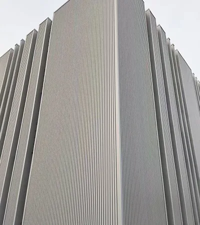 ألواح جدران معدنية