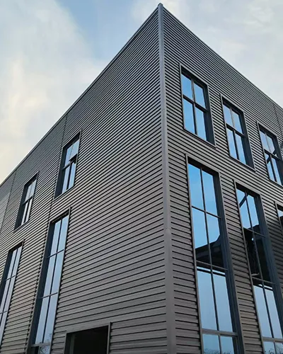 ألواح جدران معدنية ذات تثبيت مخفي