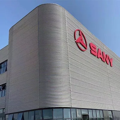 ألواح جدران معدنية